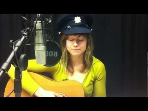 De Commissaris dagvaardt Dum Dum Dum - Renée.