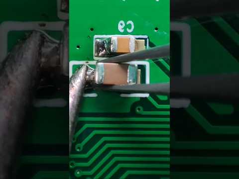 it is easy to solder smd capacitor #foryou #smd #capacitor #pcb #diy #youtubeshorts