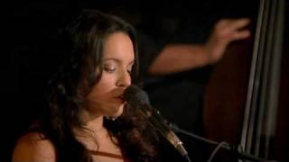 Carnival Town - Norah Jones (HQ)