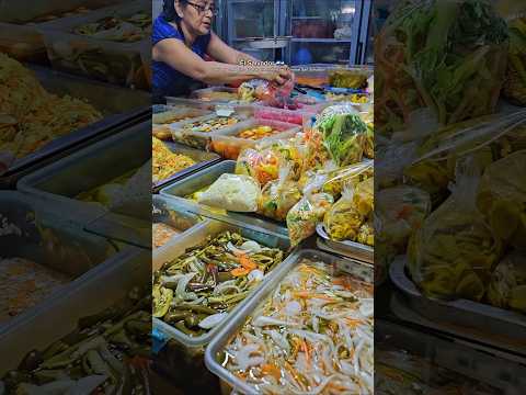 Ensalada y curtido picoso en el mercado Central San Salvador #ElSalvador #choteando503
