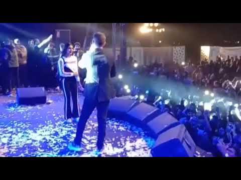 Akcent fall in love with Pakistani girl on karachi concert stage