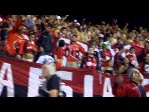 "Esta es la banda del rojinegro" Barra: La 12 &bull; Club: Alajuelense
