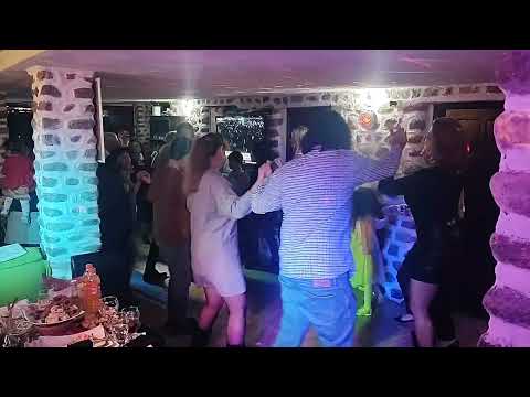 REVELION 2022-2023 la PENSIUNEA CIOBĂNELU (VOINEASA)...by DJ ELEF .Tel.0761.669.699