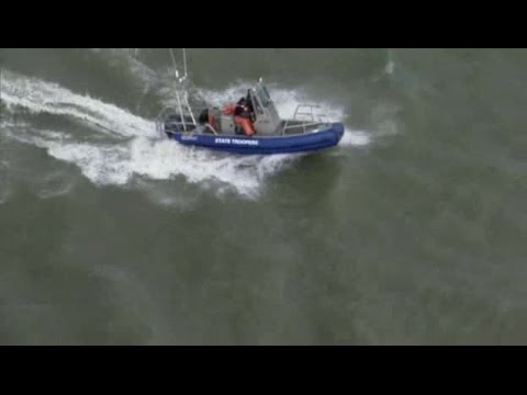 Alaska State Troopers S03E01 Beers And Bears