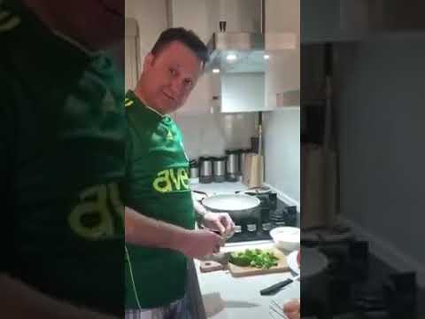 İzmirli Başkanlar ‘evde kal’ dedi mutfağa girdi. Menemen mi, Gopes Balığı mı? İzmirli Başkanlar ‘evde kal’ dedi mutfağa girdi. Menemen mi, Gopes Balığı mı?