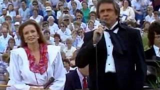Johnny &amp; June Carter Cash Over The Next Hill We&#39;ll Be Home.wmv