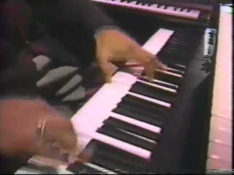 Sting Live in Tokyo - "....world is runnin down". K Kirkland's piano solo