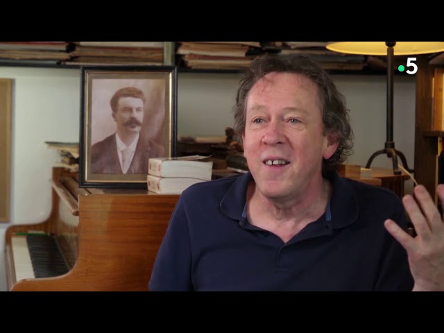 Vídeo relacionado con Danse Macabre: Strange Stories from France: 75 (British Library Tales of the Weird)