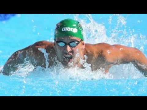 Le Clos upsets Phelps in 200m butterfly
