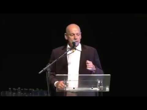 A verdadeira e a falsa amizade, por Leandro Karnal.