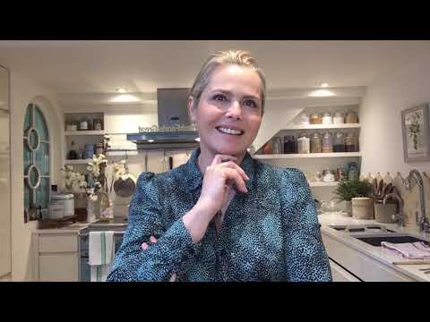 Cooking with extra virgin olive oil with Dr Simon Poole | Liz Earle Wellbeing