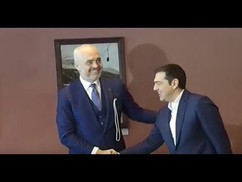 Ora News - Rama i propozon Tsipras: Përgatisni librat për fëmijët minoritarë në Shqipëri