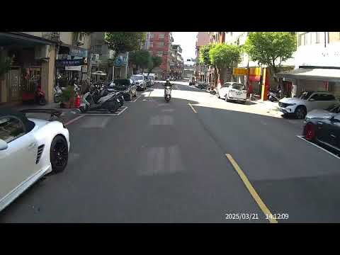 BKG-9993　TDW-1786　TAS-165 路口轉角紅線停車，不打雙黃燈或放置警告標誌。