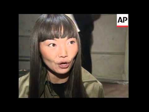 USA: NEW YORK: BILL BLASS SHOWS SPRING 1997 FASHION COLLECTION