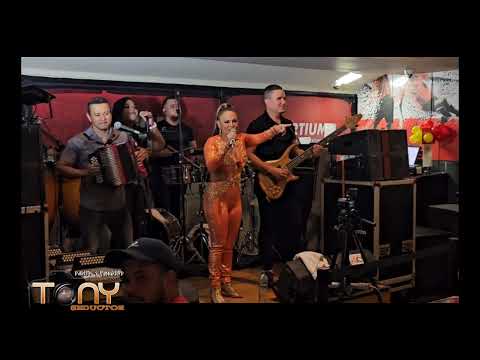 La Va A Dejar (Live) Samy y Sandra Sandoval