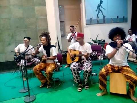 Institut Musik Jalanan band trotoar