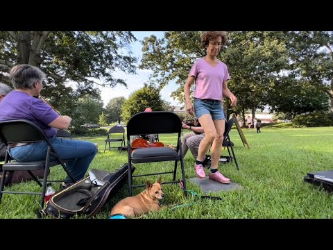 Foodtruck Tuesday Buck-dance w dog - Miss Moonshine & Frank Hamilton music school oldtime jam