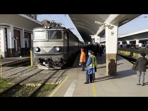 IR 1832 Cluj-Napoca - Galati pleaca din gara Cluj-Napoca
