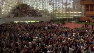 Benny Hinn - Fire Falling at the Crystal Cathedral