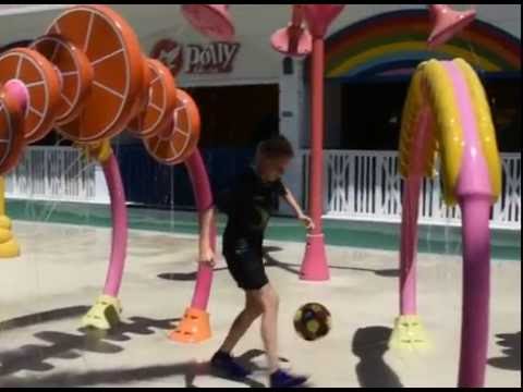 Jarne Teulings showing soccer and free-style tricks