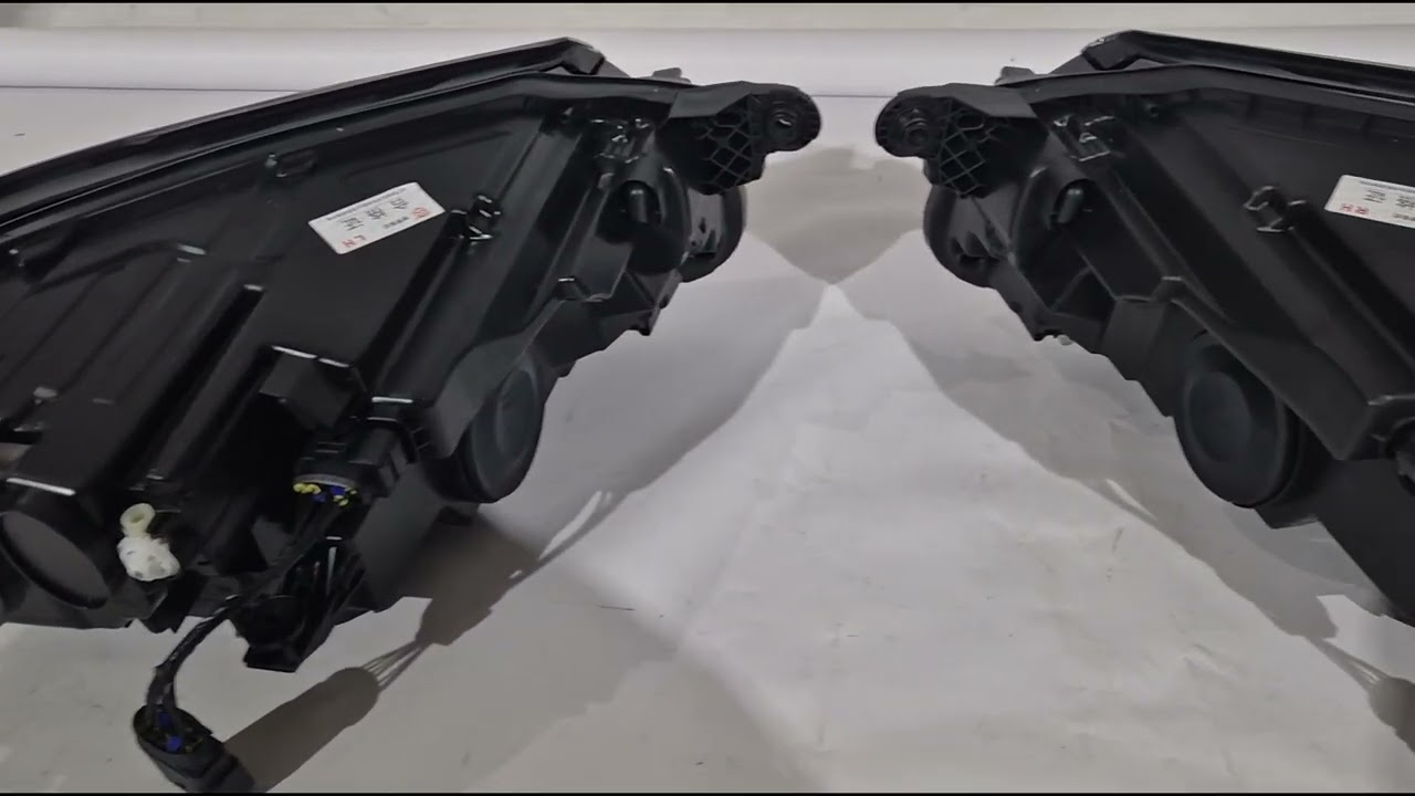 Volkswagen Passat B8 2015–2023 Priekšējie lukturi ar spuldzēm (USA, 2015-2019, 2 gab.) Video 1
