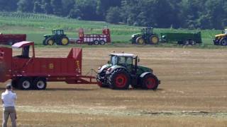 preview picture of video 'Fendt 930 Pulling a Meyer Manure Spreader in State College,'