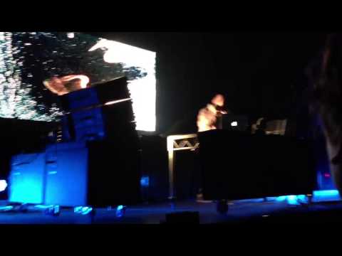 Andrew Bayer - Keep Your Secrets ft. Molly Bancroft (LIVE) Australia 2013