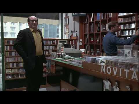 Al negozio di dischi (da Uomo d'acqua dolce 1997 - Antonio Albanese) - HD
