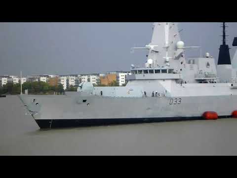 HMS Dauntless leaving London City Airport 18/09/2011 [HD]