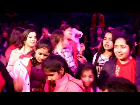 singerajaymukesh Aankh marry live show with TV actress
