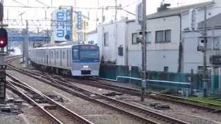 preview picture of video '相鉄8000系特急 二俣川駅到着 Sotetsu 8000 series EMU'