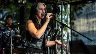 Video Rolling in the Deep - zpěv Daniela Ulrichová a kapela MemoryX