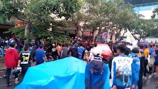 Download lagu SUPORTER BONEK SURABAYA DI KEPUNG AREMA MALANG DI STADION KANJURUHAN MALANG_PERSEBAYA VS AREMA mp3