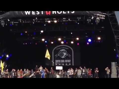 Daptone Super Soul Revue do Family Affair