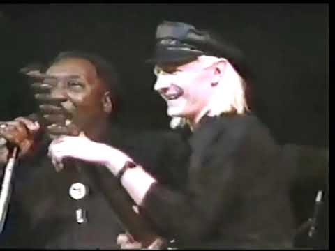 JOHNNY WINTER AND MUDDY WATERS JAM 1981 MANNISH BOY & MOJO J.W. SINGS ON BOTH MUDDY IS VERY ON.