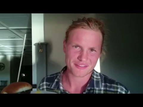 Videoblogg: Julius och Björn avslutar dagen med burgare - Spring! (TV4)