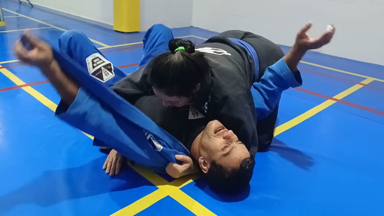 Defesa do 100kg - Estragulamento com a própria lapela