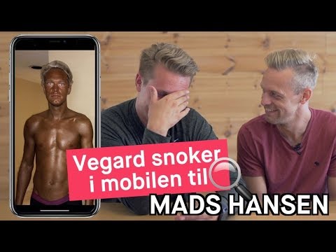 Vegard Harm snoker i mobilen til Mads Hansen