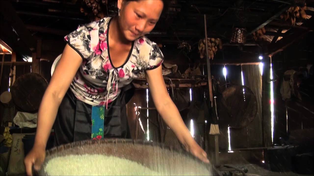 Phụ nữ Hmong mang thai & lao động