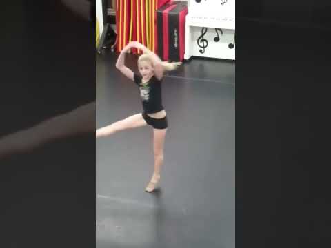 The little squeak at the end 😍 @ChloeLukasiak #dancemoms