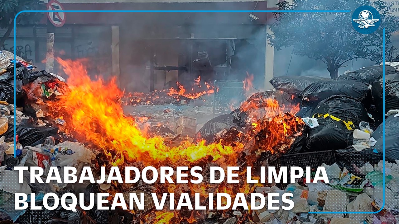 Protesta de trabajadores de limpia termina con basura quemada y destrozos