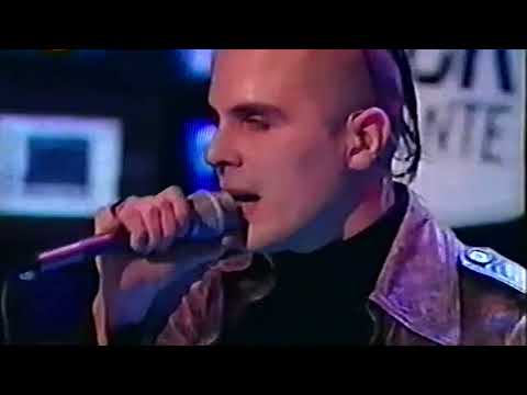 Santos Inocentes en vivo en Rock al frente (Much Music) 2001