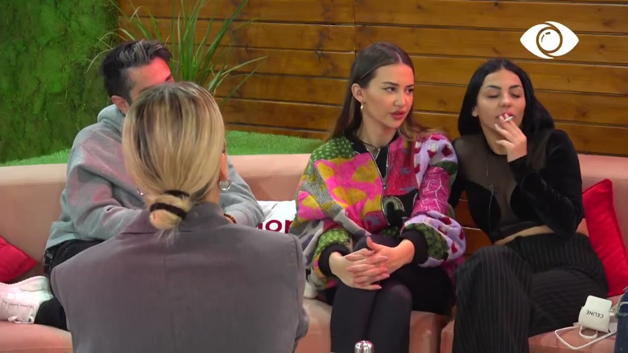 Është tripolare, Amos flet për karakterin e Deas