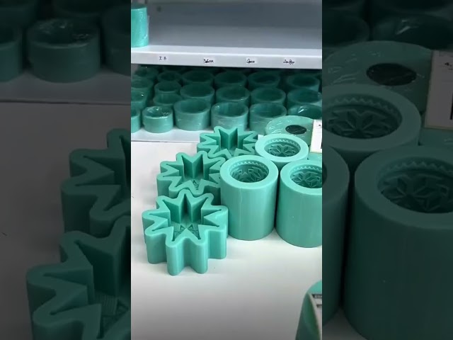 Vídeo relacionado con QZDAFFIC 2 moldes de silicona para chocolate, 12 dibujos animados, serie de animales, molde de chocolate, molde de silicona antiadherente 3D de animales, moldes de silicona para hornear pasteles y