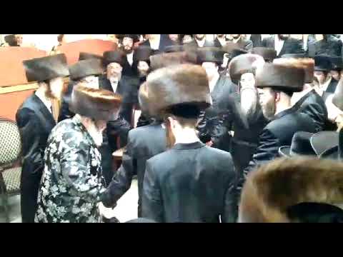 Viznitz Rebbe At A Wedding - Tammuz 5781