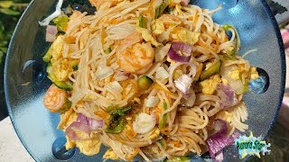 Ricetta: Spaghetti cinesi di riso con uova, verdure e gamberi