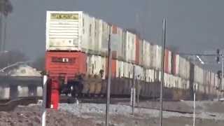 preview picture of video 'BNSF 7129 doublestack intermodal west [HD]'