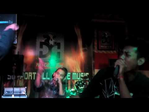 Trowback 2016 alcanoscamero on stage dc milk cafe