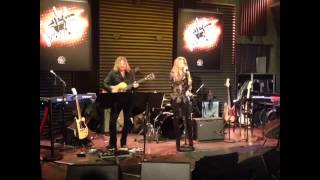 Shakira - 23 (Live) Clip