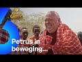 STAMHOOFD Peter Gillis 'DANST' met lokale bevolking! ? | Familie Gillis